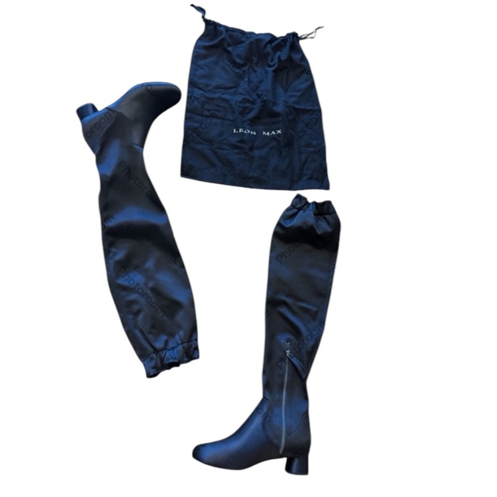 Brand new with dust bag Leon Max low heel over knees boots size 65